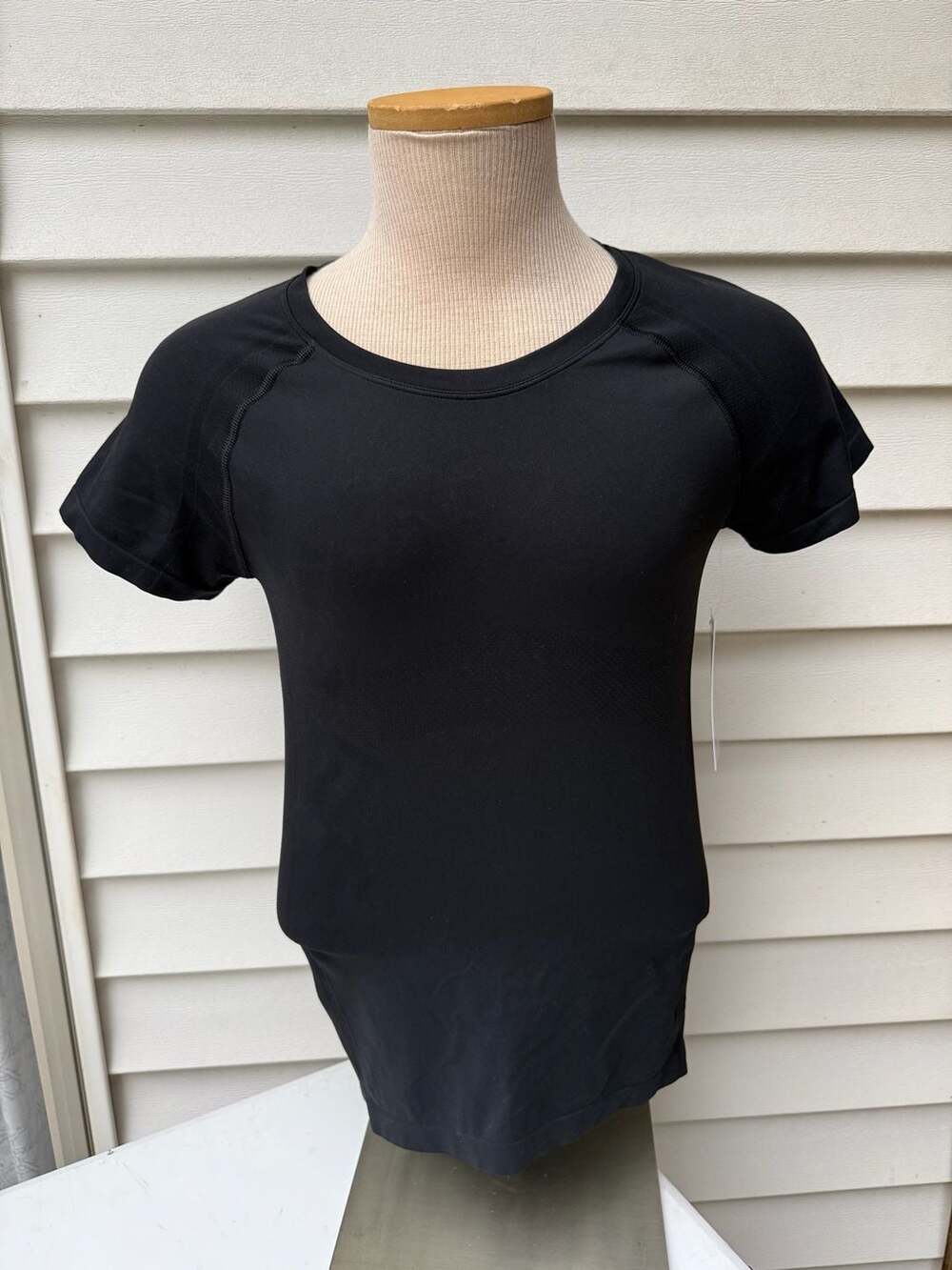 NWT Athleta Momentum Seamless Top Size M Black Short Sleeve